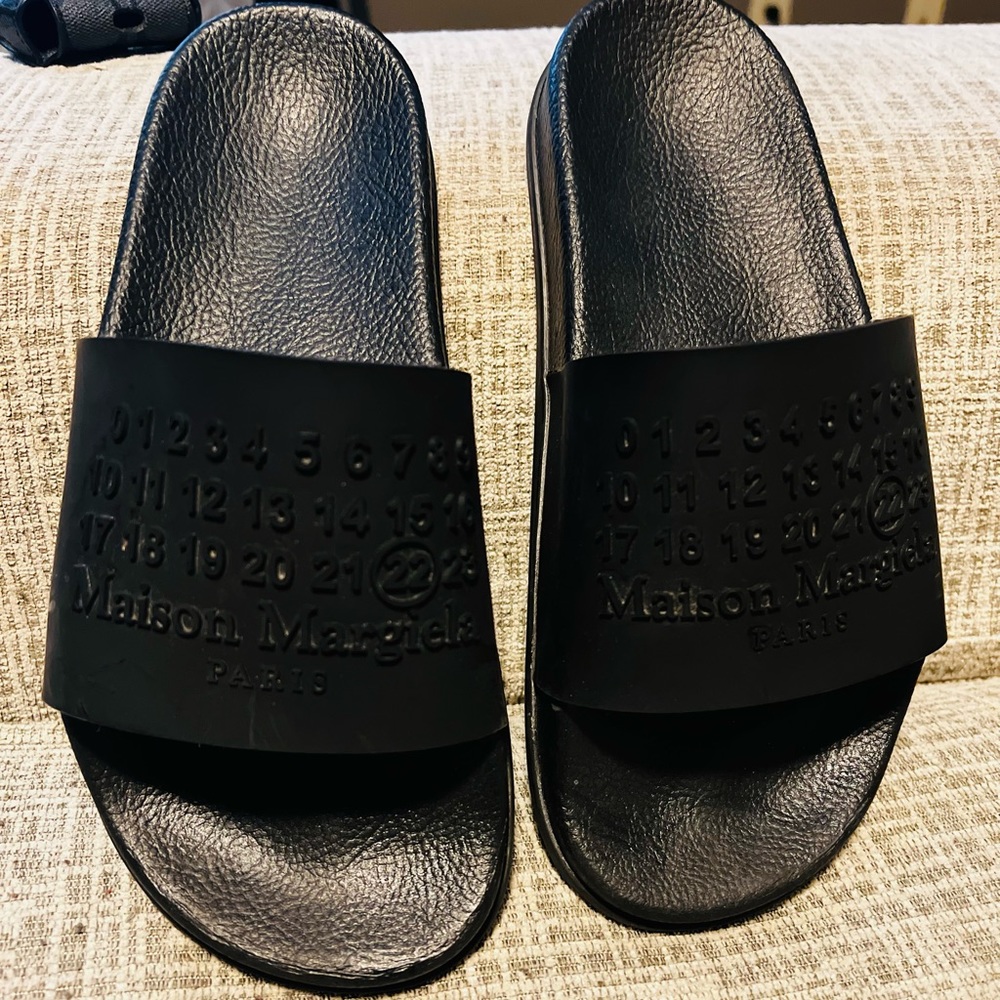 Maison Martin Margiela slides in great condition. Original Box included